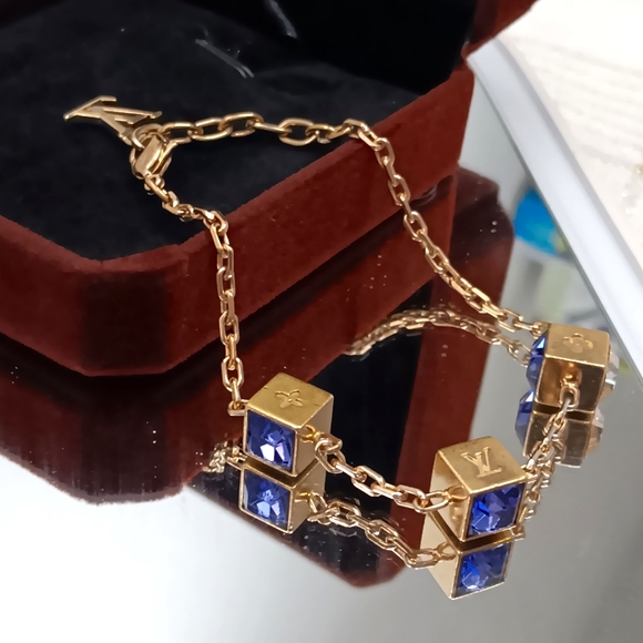 LOUIS VUITTON ✨️ GAMBLE MULTICOLORS SWAROVSKI CRYSTALS BRACELET GOLD-TONE - Picture 1 of 9